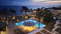 Abendstimmung im Pioneer Beach Hotel in Paphos