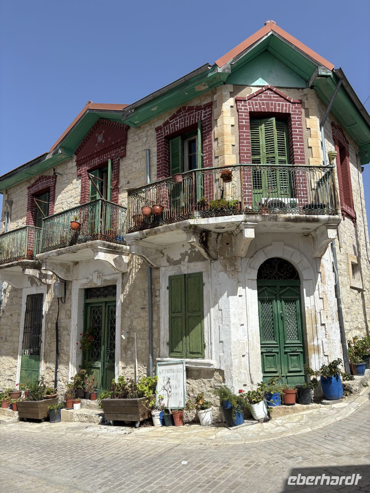 Erkundung des Dorfes Arsos  &ndash; &copy;  (Eberhardt TRAVEL)
