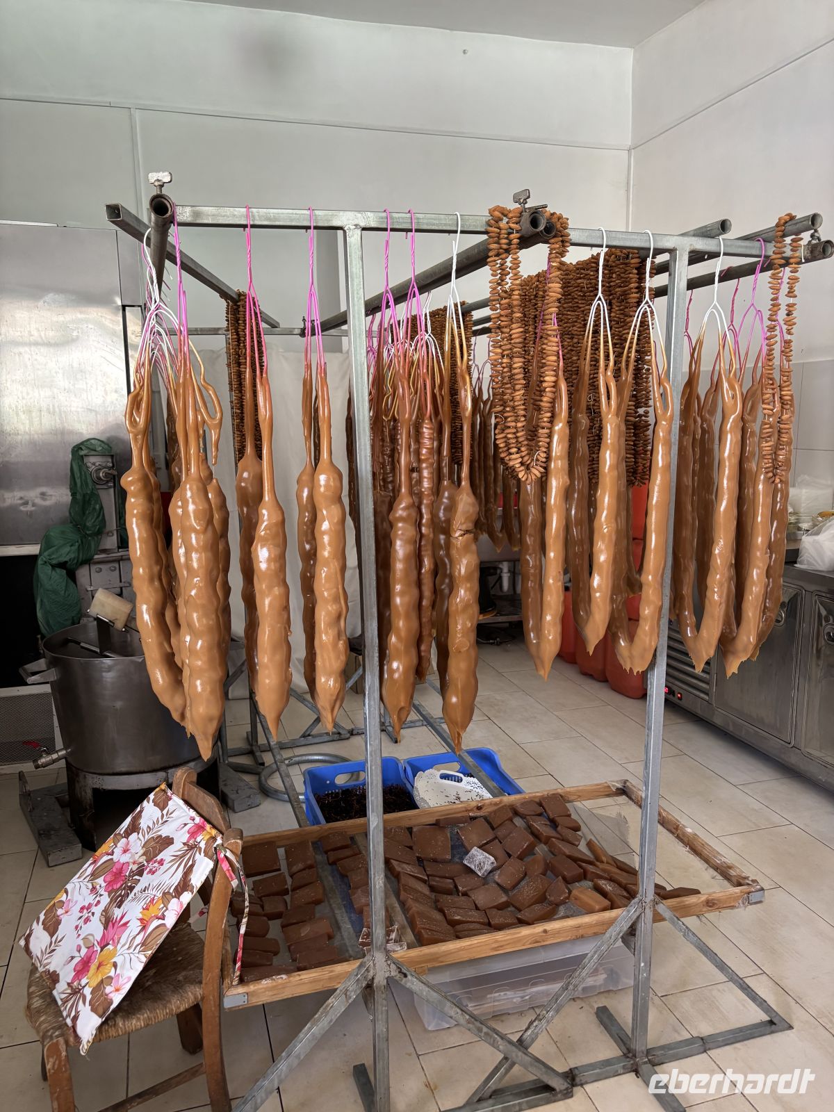 Soutzoukos Verkostung - traditionelle Süßigkeit  &ndash; &copy;  (Eberhardt TRAVEL)