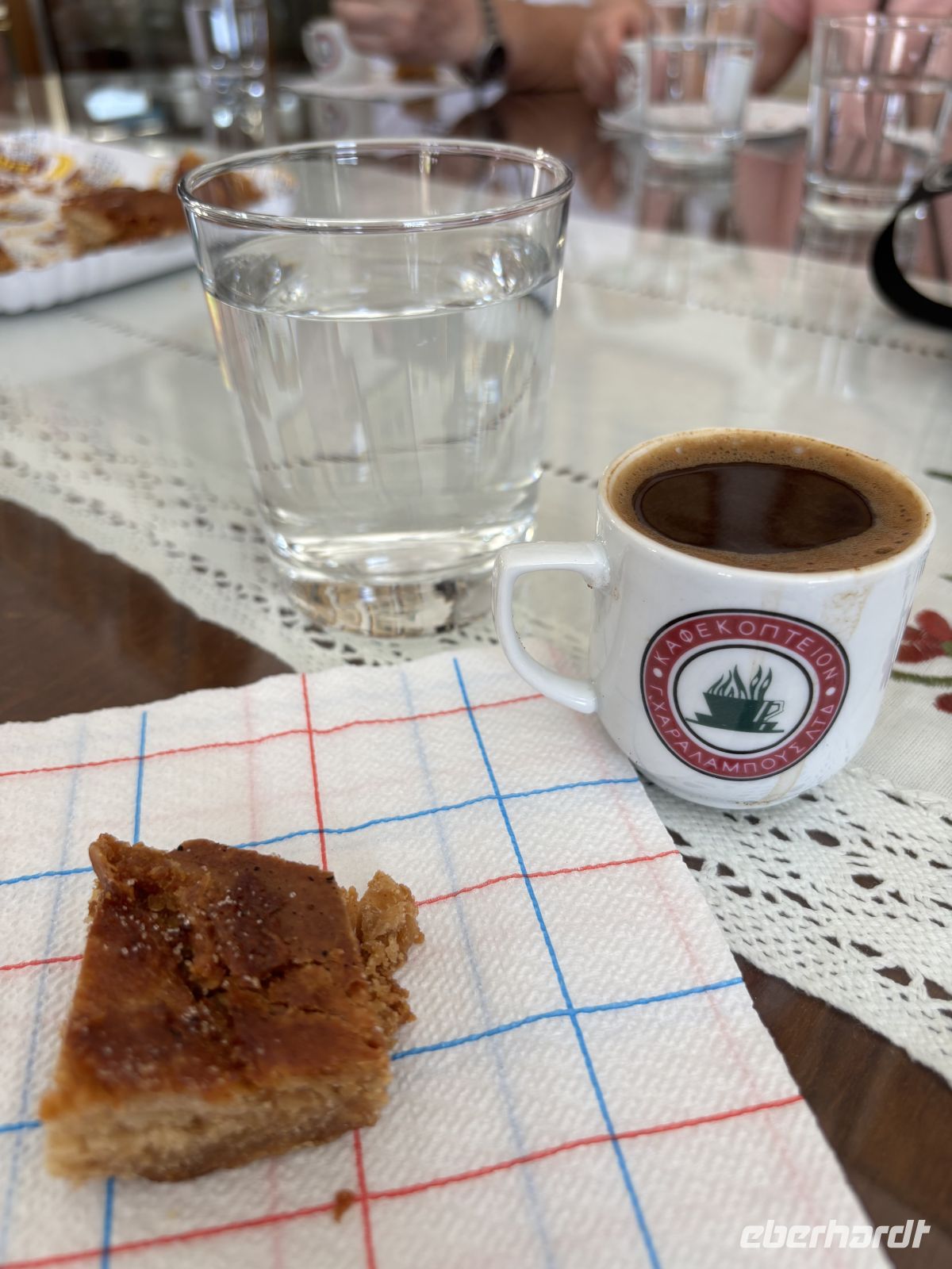 Kafeneon im Bergdorf Arsos &ndash; &copy;  (Eberhardt TRAVEL)