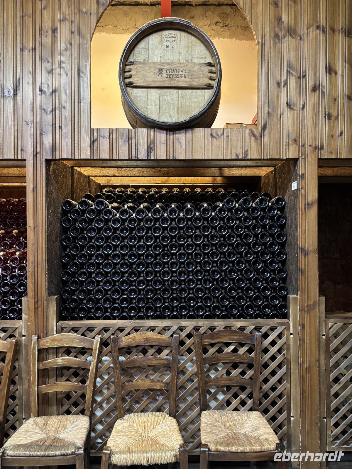 kleiner Weinschrank  &ndash; &copy;  (Eberhardt TRAVEL)