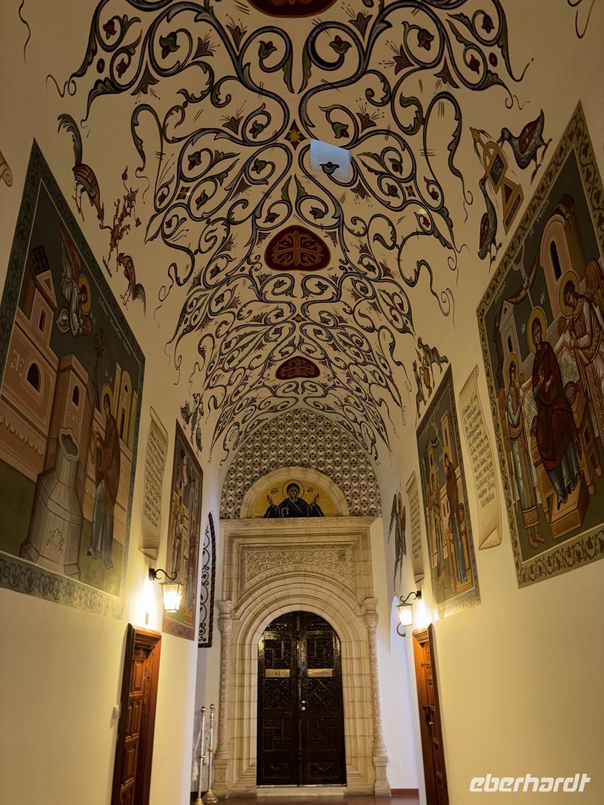 Kykkos Kloster im Troodosgebirge &ndash; &copy;  (Eberhardt TRAVEL)