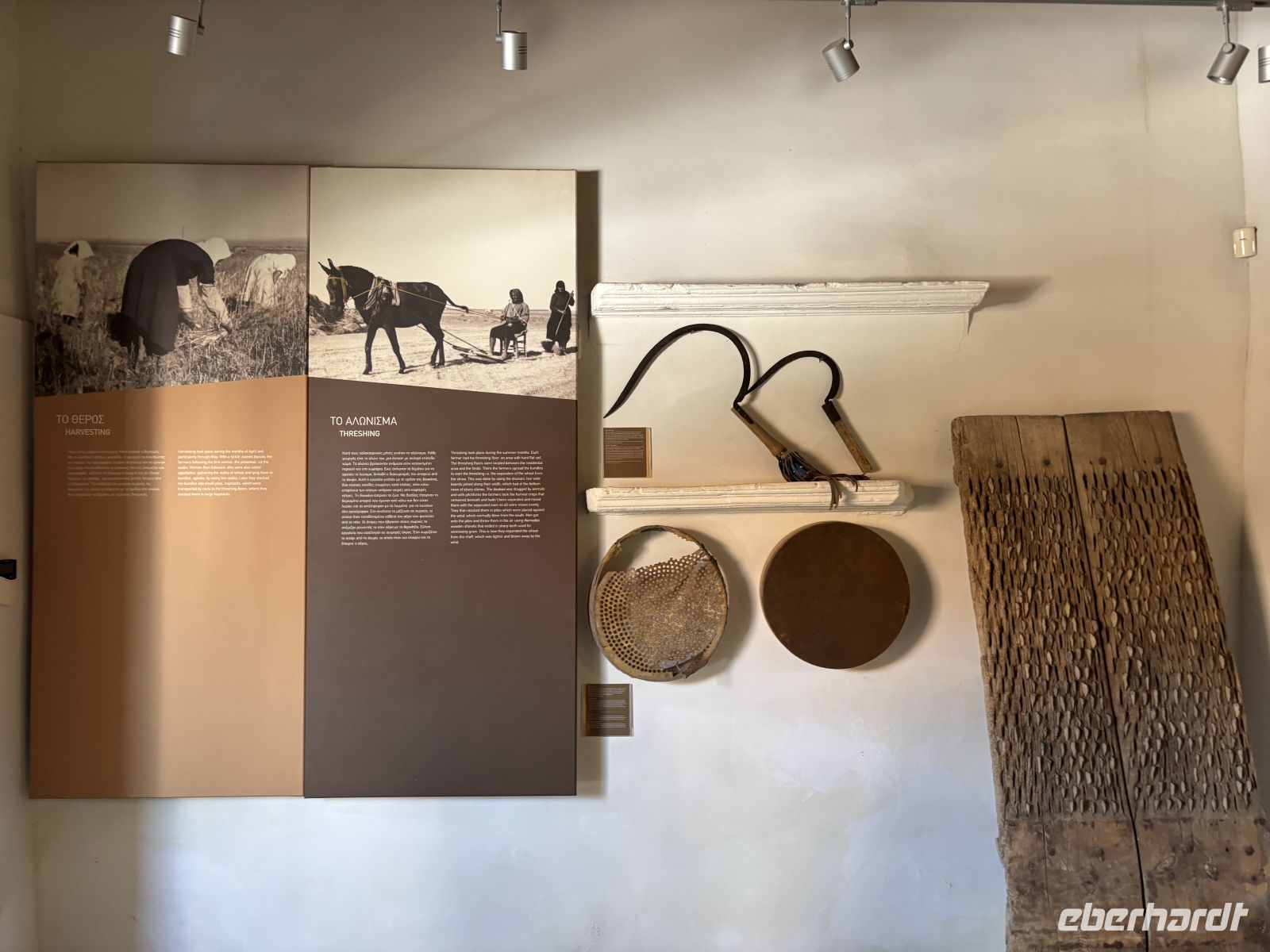 traditionelle Getreideverarbeitung &ndash; &copy;  (Eberhardt TRAVEL)