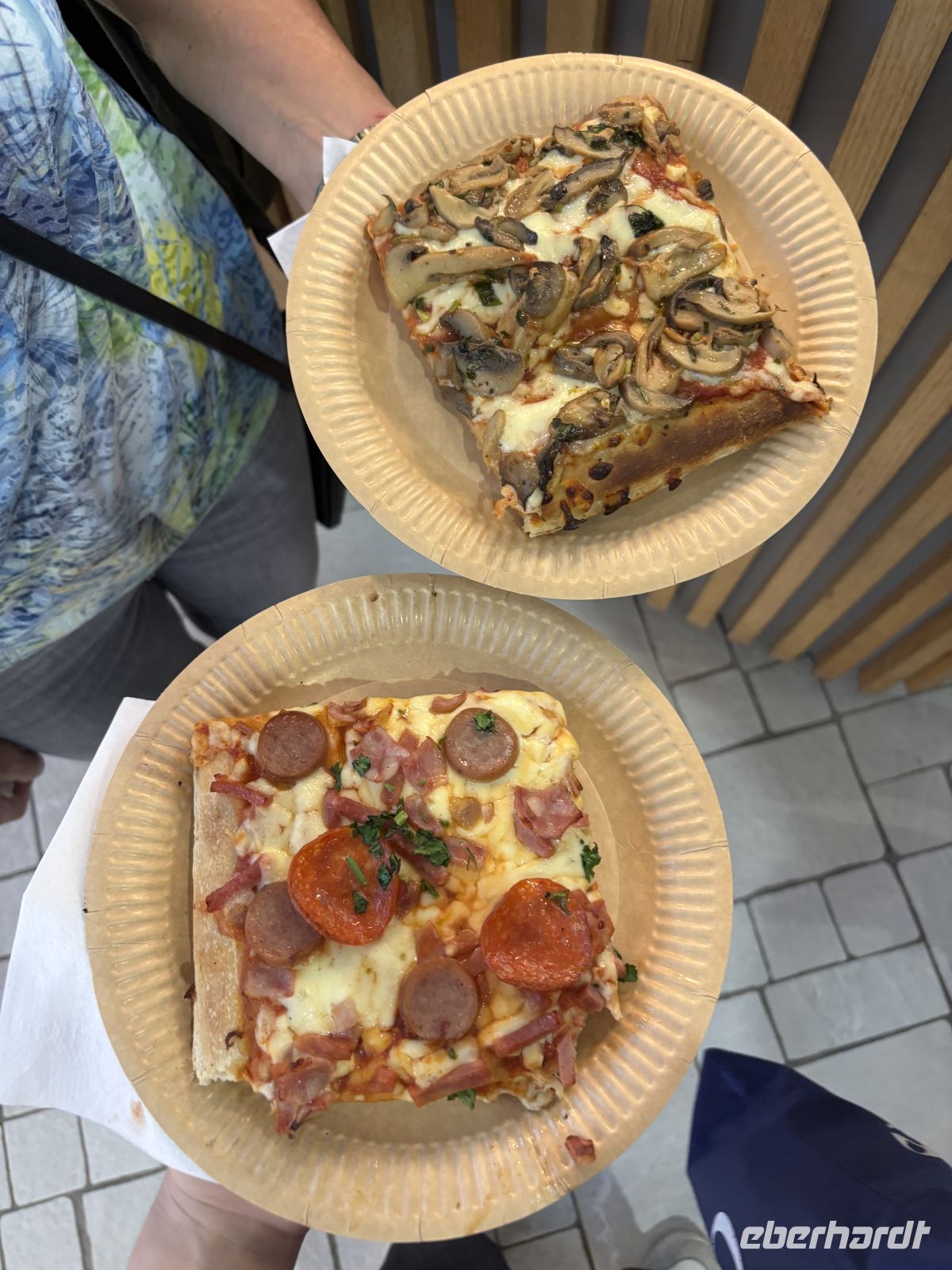 Überteuerte Pizza am Frankfurter Flughafen  &ndash; &copy;  (Eberhardt TRAVEL)