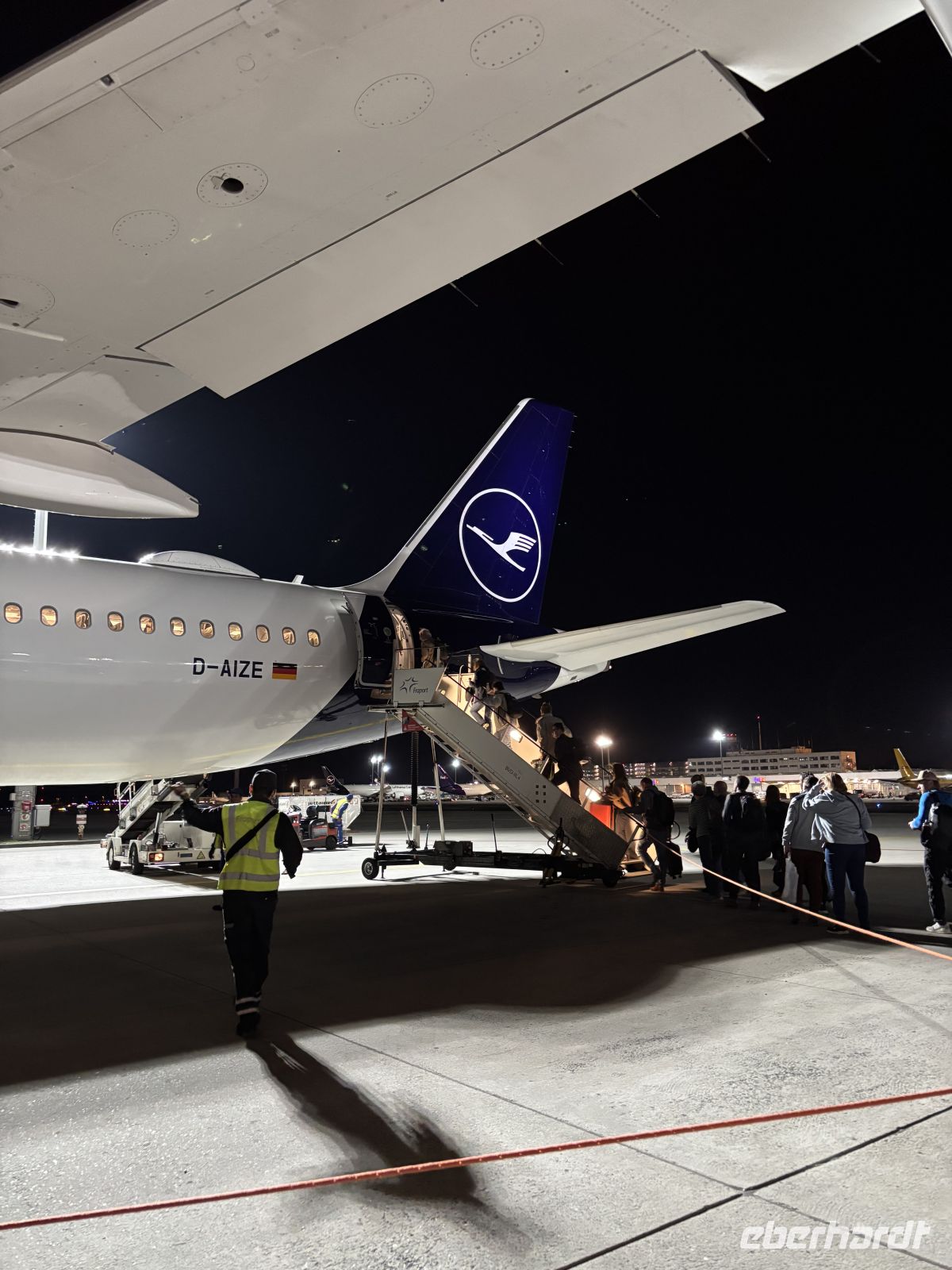 Letzter Flieger nach Hause  &ndash; &copy;  (Eberhardt TRAVEL)
