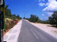 Fahrt bergan zur Burg St. Hilarion...