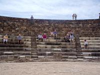 und müssen uns als erstes setzen.