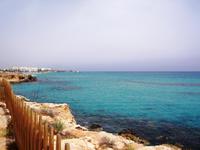 Neben einen Einkaufsbummel genießen wir auch den Meerblick.