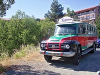 Unser heutiges Fortbewegungsmittel - ein Oldtimer-Bedford-Bus