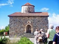 Besuch der Heiligen-Kreuz-Kirche in Pelendri