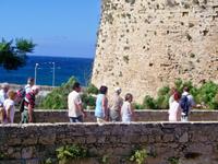 Spaziergang zum Wahrzeichen von Kyrenia, dem Castle.