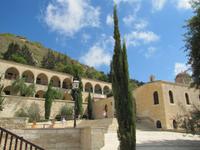 Felsenkloster des Heiligen Neophytos am Hang des Berges Charta
