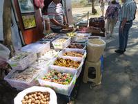 Obst-/ Süßigkeitenstand am Barnabas Kloster