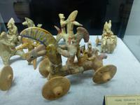 Ausgrabungsexponate im Museum des St. Barnabas-Kloster