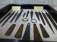 Ausgrabungsexponate im Museum des St. Barnabas-Kloster