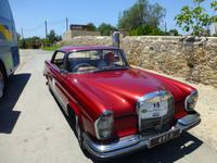 Oldtimer an Burg Kolossi