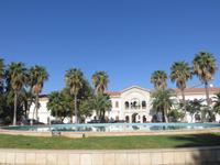 St. Grobius-Kathedrale mit Parkanlage