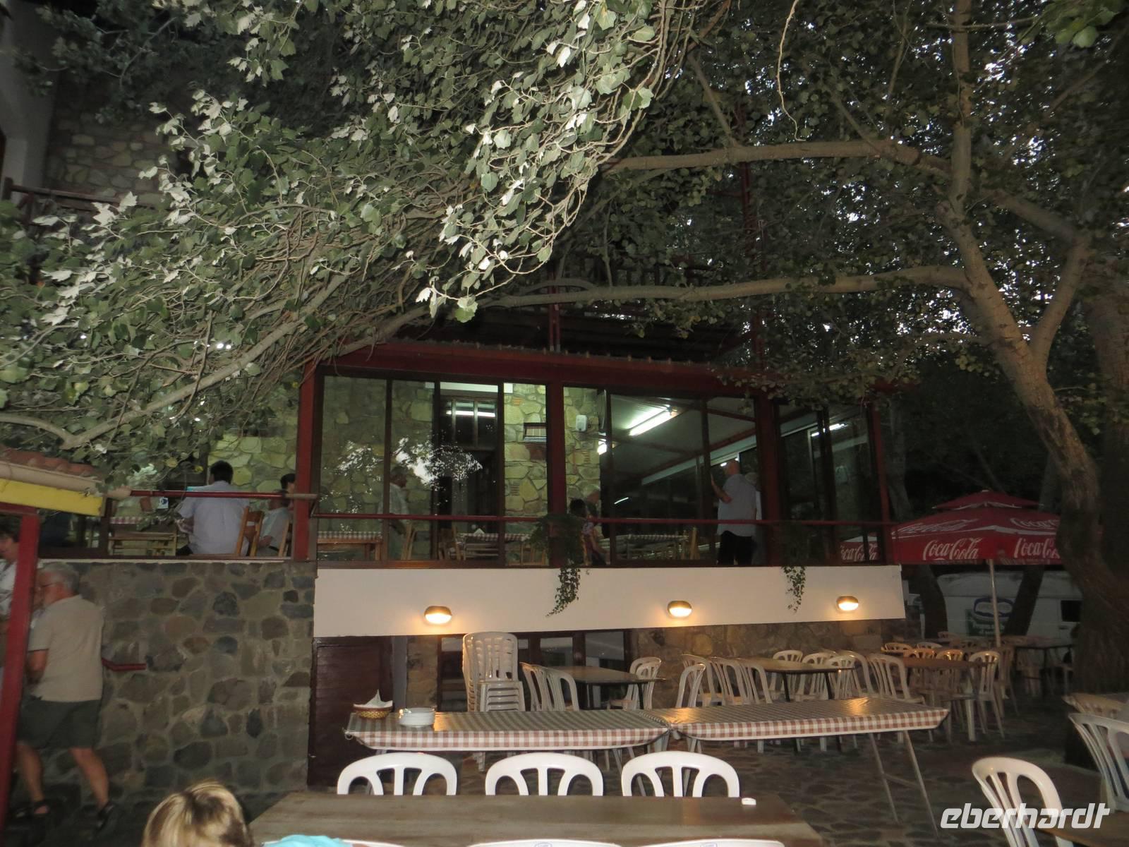 Taverne für Meze-Essen in Agros