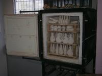 Rosenmanufaktur Tsolakis - selbstgebrannte Gefäße für Rosenöl