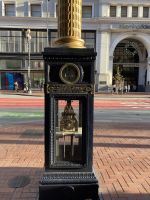 … San Franciscos Straßenuhren.