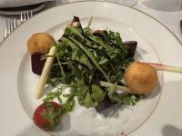 Abendessen im Le Bistro - Käsekroketten