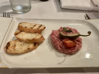 Abendessen im Le Bistro - Steak Tartare au Couteau