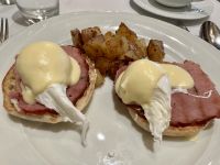 Eier Benedict zum Frühstück