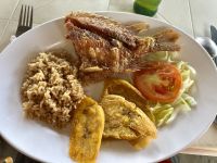 Mittagessen am Strand von La Boquilla
