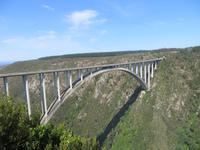 Von hier könnte man Bungeespringen, wir schauen lieber zu