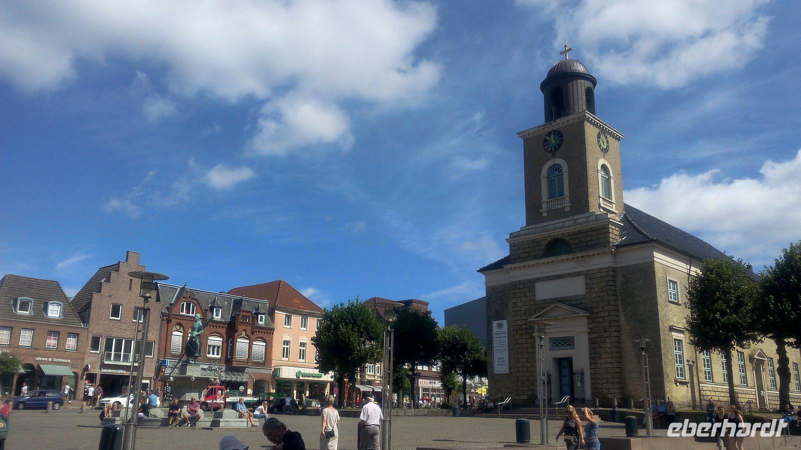 Husum, Marktkirche und Tine-Brunnen 