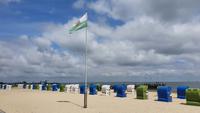 Sachsenfahne am Strand von Wyk