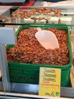 Markt in SPO mit Krabben