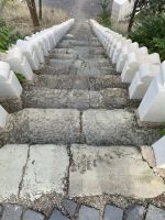 Treppen zur Burg Isar in Stip