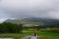 032 Alvdal, Figuren des Künstlers Kjell Aukrusts vor dem 1827 m hohen Stor Sølnkletten