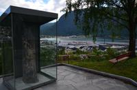 383 Sogndal, Runenstein