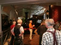 Roar Stenersen erklärt im Eisenbahnmuseum