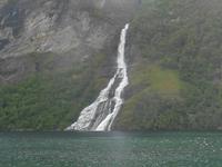 Fahrt auf dem Geirangerfjord (Wasserfall 