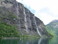 Fahrt auf dem Geirangerfjord (Wasserfall 