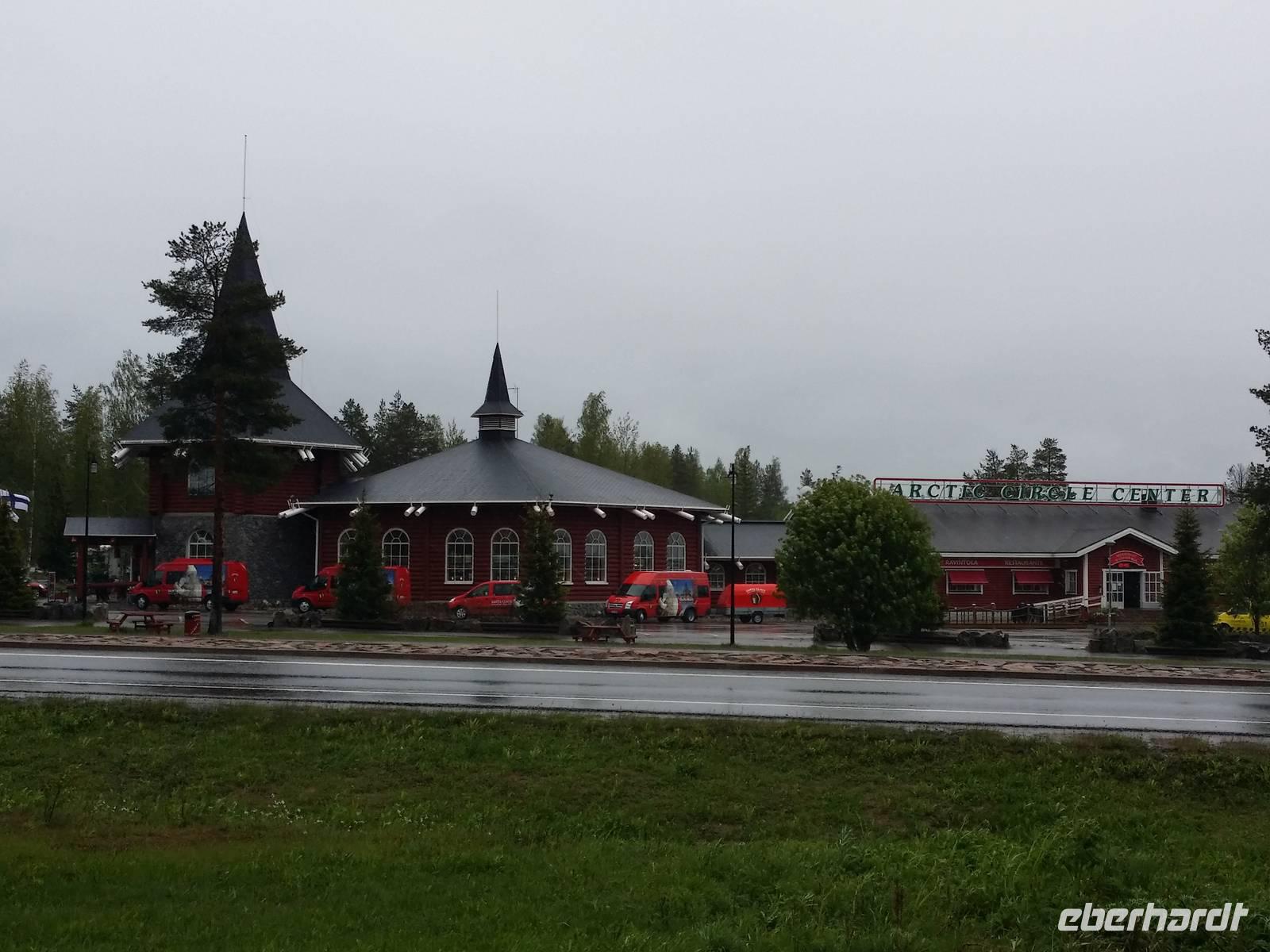 15.06.15: ganzjährige Werkstatt des Weihnachtsmanns am Polarkreis in Finnland