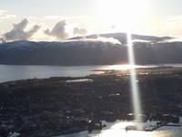 17.06.15: Mitternachtssonne über dem Fjellheisen bei Tromsö