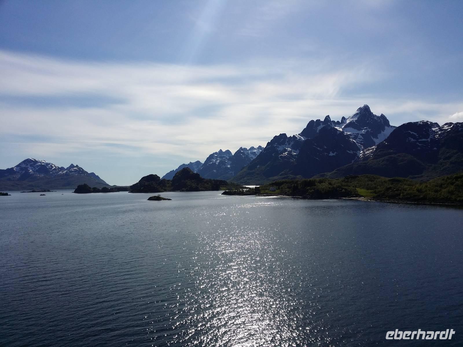 18.06.15: Schiffspassage durch die Lofoten