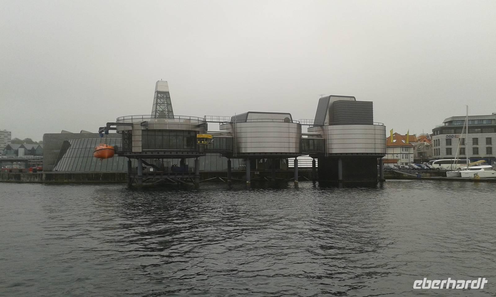 T3 Keine wirkliche Ölplatform, sondern das dazugehörige Museum.