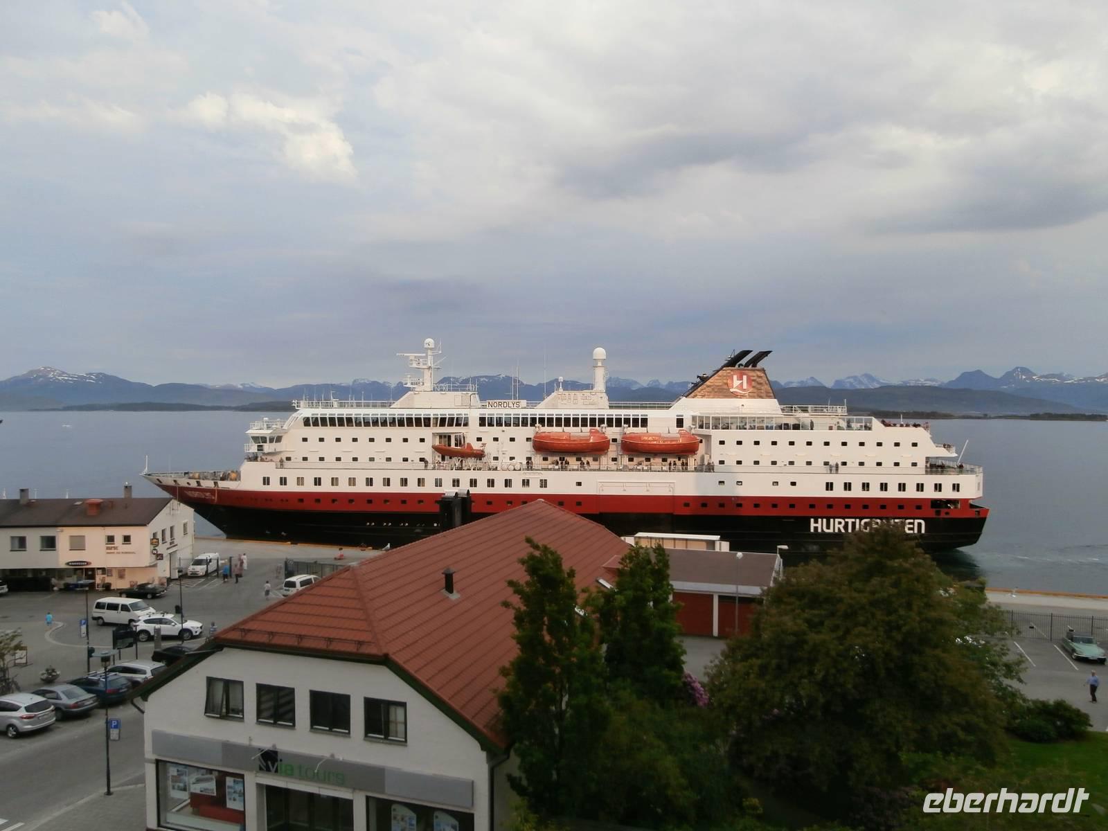 Hurtigruteneinfahrt in Molde