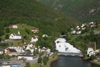 Blick vom Schiff auf Hellesylt, Norwegen