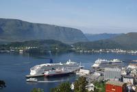 AIDAsol im Hafen von Alesund, Norwegen
