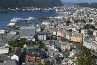 AIDAsol im Hafen von Alesund, Norwegen