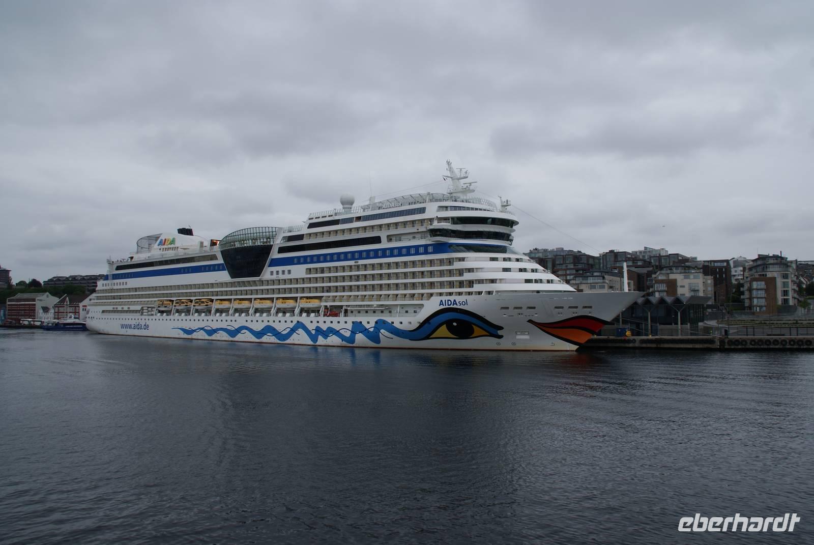 AIDAsol im Hafen von Stavanger, Norwegen