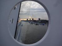 AIDAsol im Hafen von Hamburg