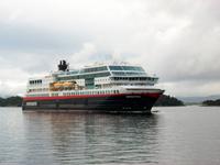 Fahrt mit den Hurtigruten