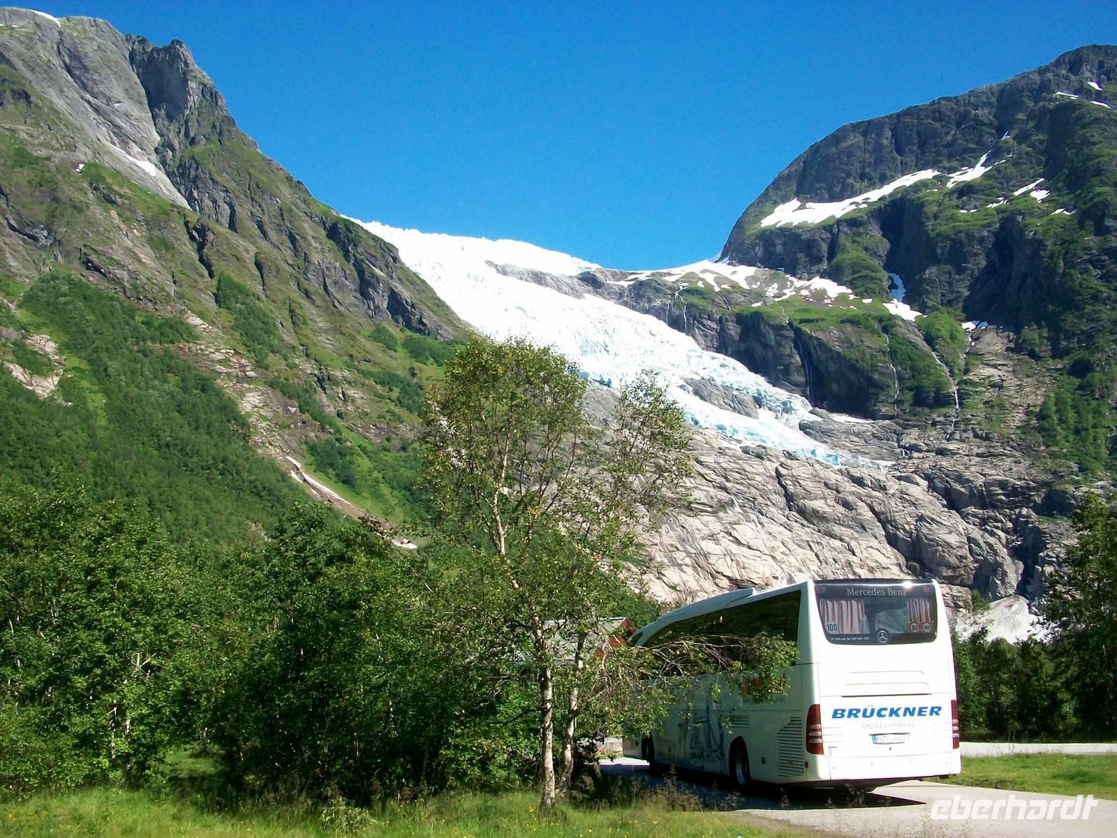 Unser Reisebus am Gletscher